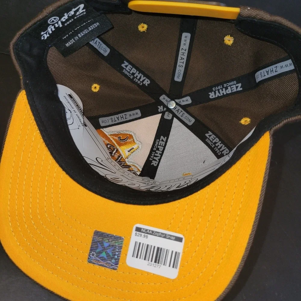 NWT Zephyr Wyoming Cowboys Youth Snapback Hat‎ Cap Pistol Pete